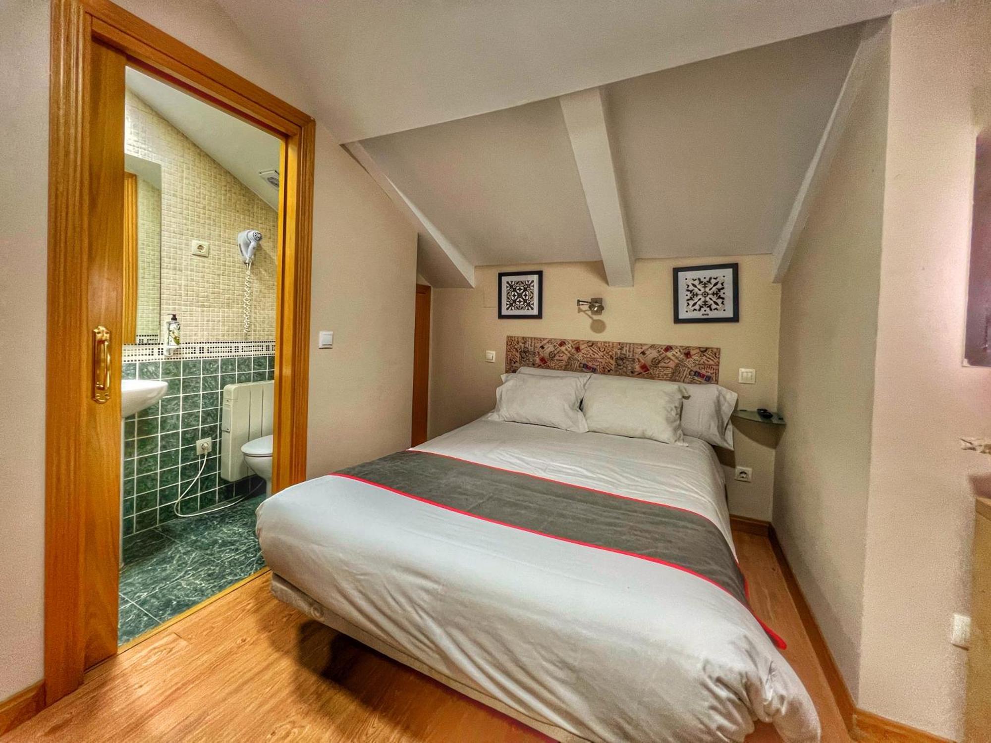 Hostal La Colmena Vicolozano エクステリア 写真