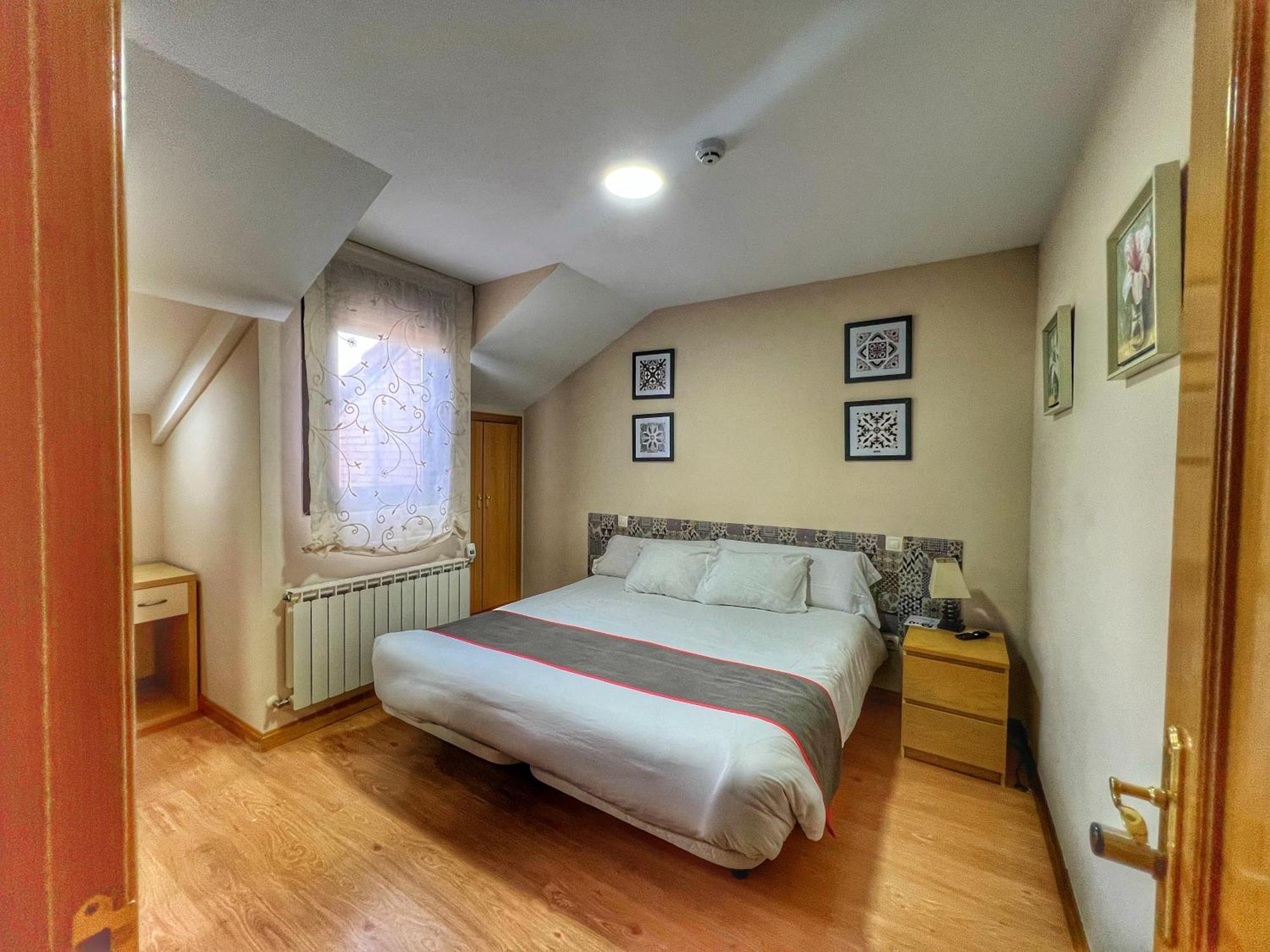 Hostal La Colmena Vicolozano エクステリア 写真